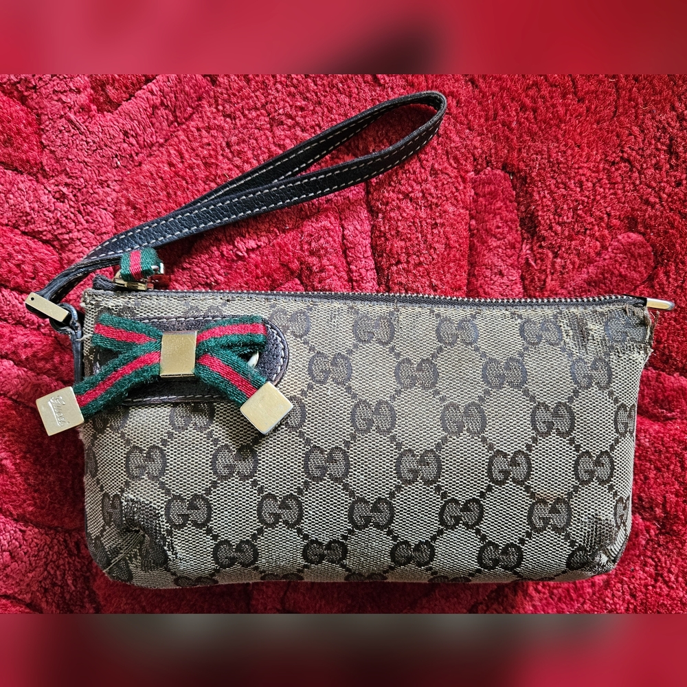 Authentic Gucci monogram Pouch Princy wristlet